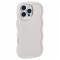  iPhone 16 Pro Mobilskal Wavy Off White - Teknikhallen.se