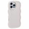  iPhone 16 Pro Mobilskal Wavy Off White - Teknikhallen.se
