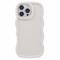  iPhone 16 Pro Mobilskal Wavy Off White - Teknikhallen.se