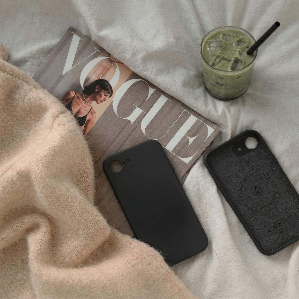 Tech-Protect Tech-Protect iPhone 16e Skal MagSafe Liquid Silicone Svart - Teknikhallen.se